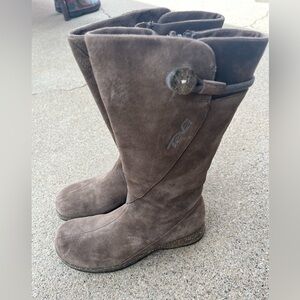 Teva Montecito Suede Boots Size 5